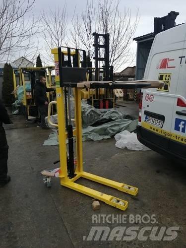 Hyster EMS 1.0-16 Manual Pallet Stacker