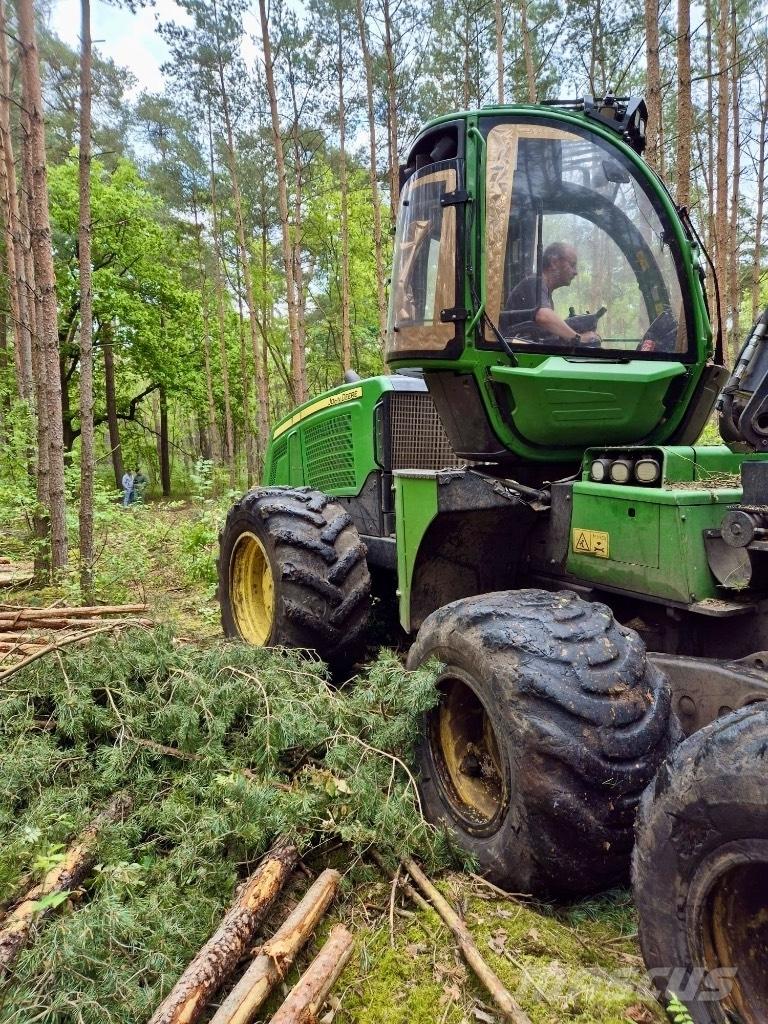 John Deere 1170 E Harvesters