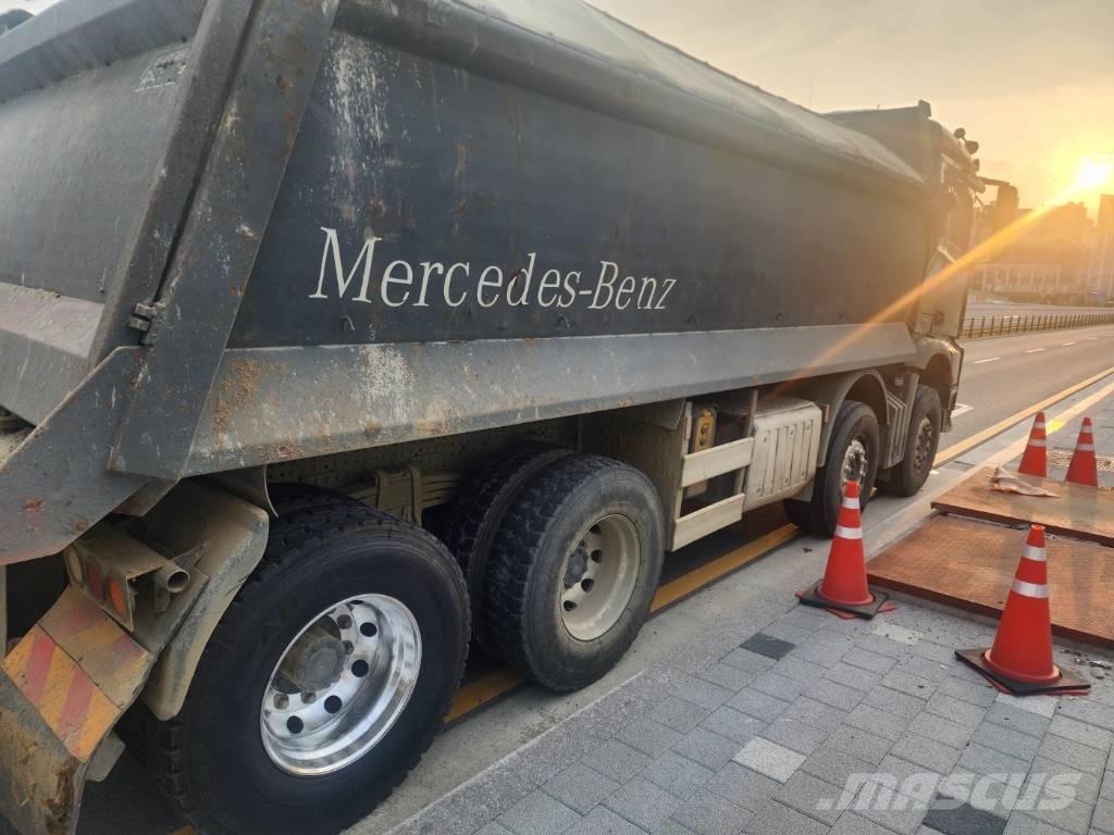Mercedes-Benz 3951K Site Dumpers