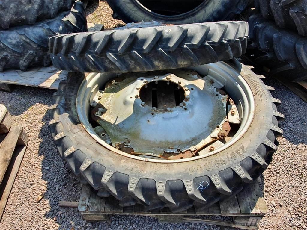 BKT 230/95R44 x2 Tires, wheels and rims