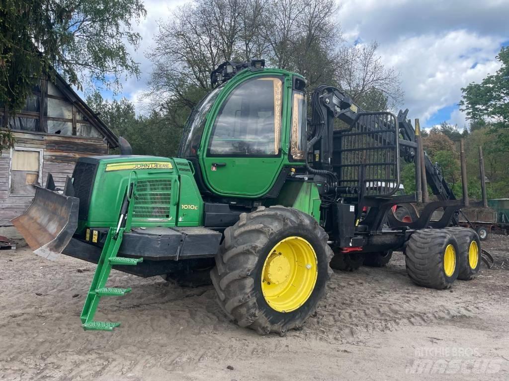 John Deere 1010 E Forwarders