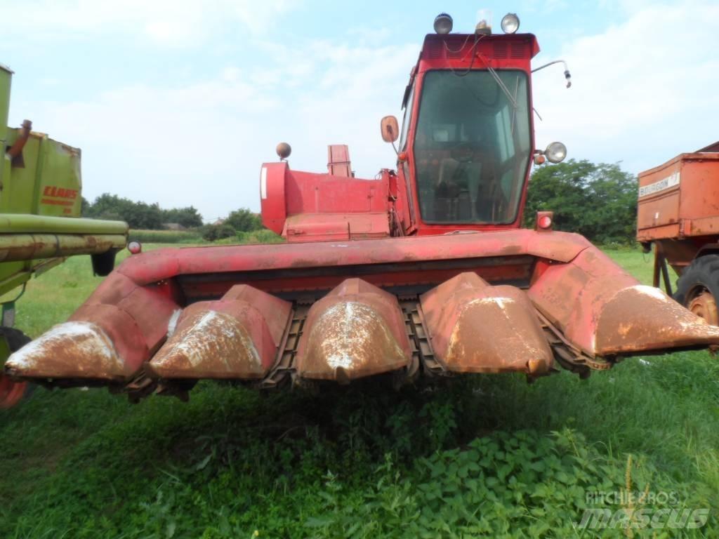 New Idea 802 Combine Harvesters