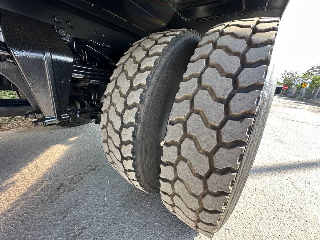 Freightliner 108 SD Vacuum Trucks