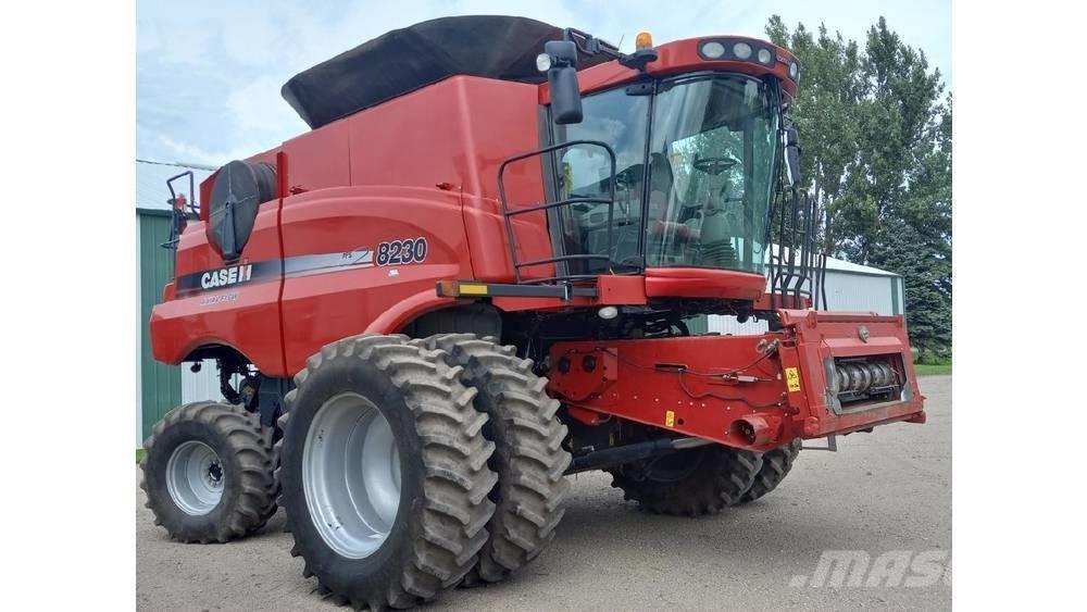 CASE 8230 Combine Harvesters