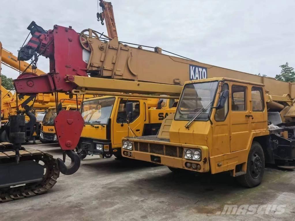 Kato 2500 KVA Mobile and all terrain cranes
