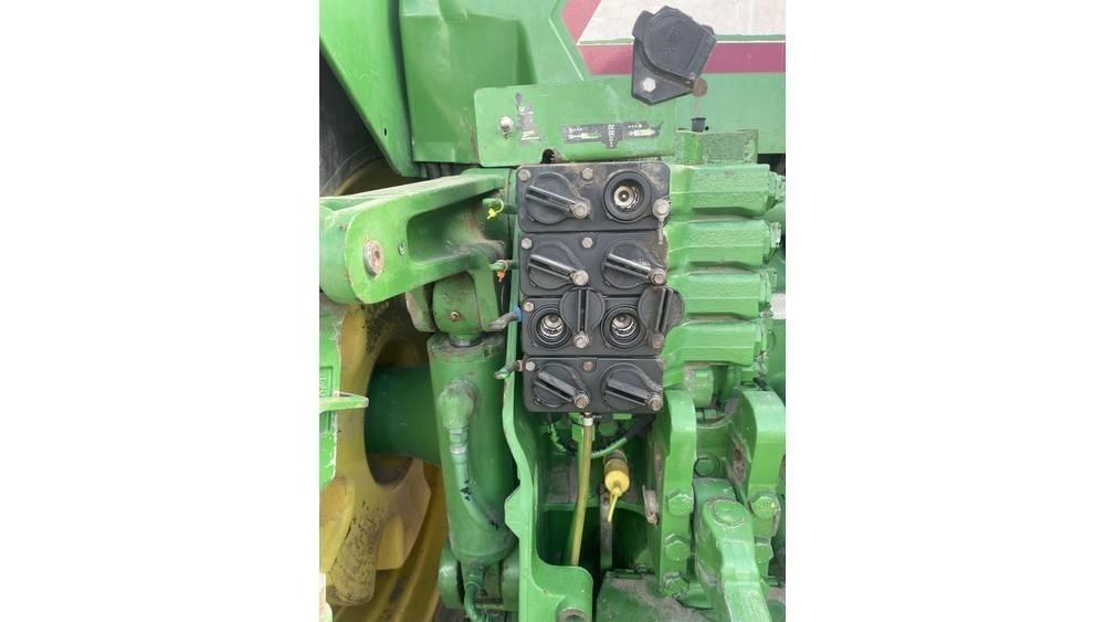 John Deere 8410 Tractors
