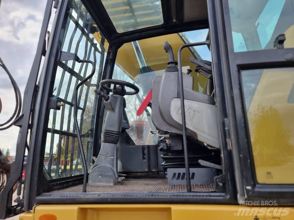 CAT MH 3022 Waste / Industry Handlers