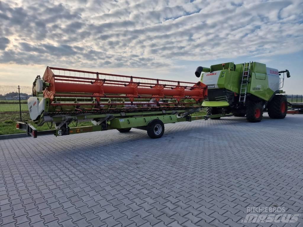 CLAAS Lexion 670 Combine Harvesters