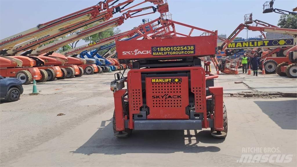 SkyJack 8841RT Scissor Lifts