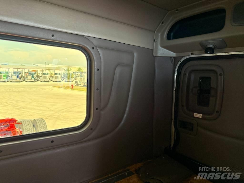 Peterbilt 389 Conventional Trucks / Tractor Trucks