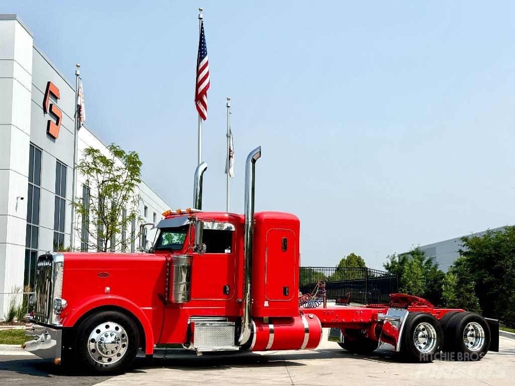 Peterbilt 389 Conventional Trucks / Tractor Trucks