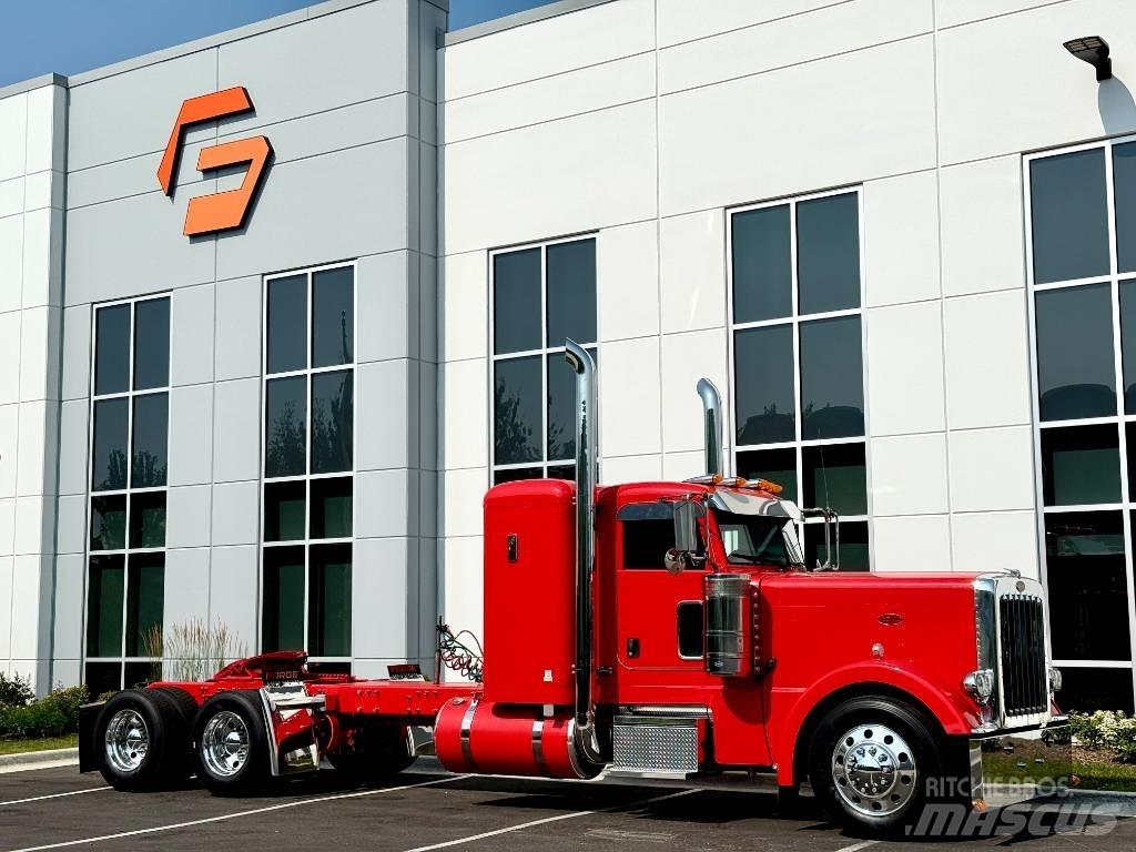 Peterbilt 389 Conventional Trucks / Tractor Trucks