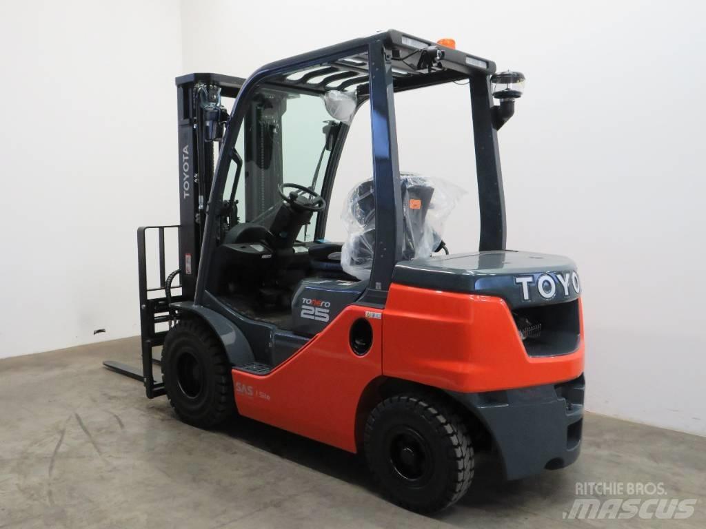 Toyota 8 FDF 25 Diesel Forklifts