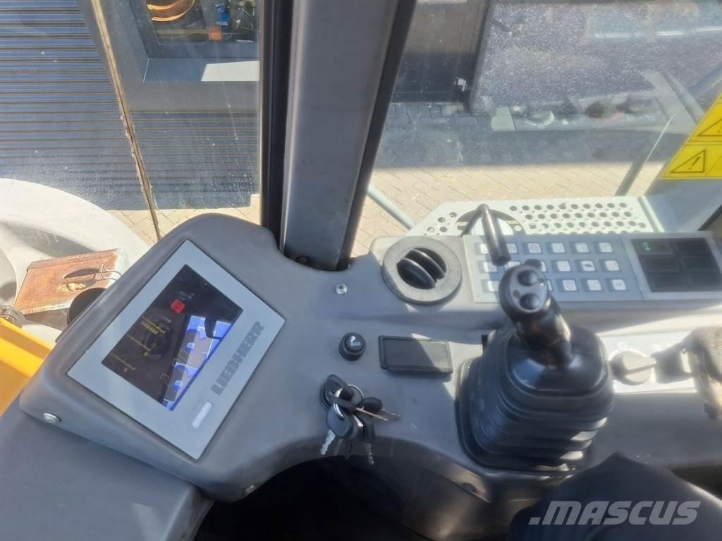 Liebherr L580 Wheel Loaders