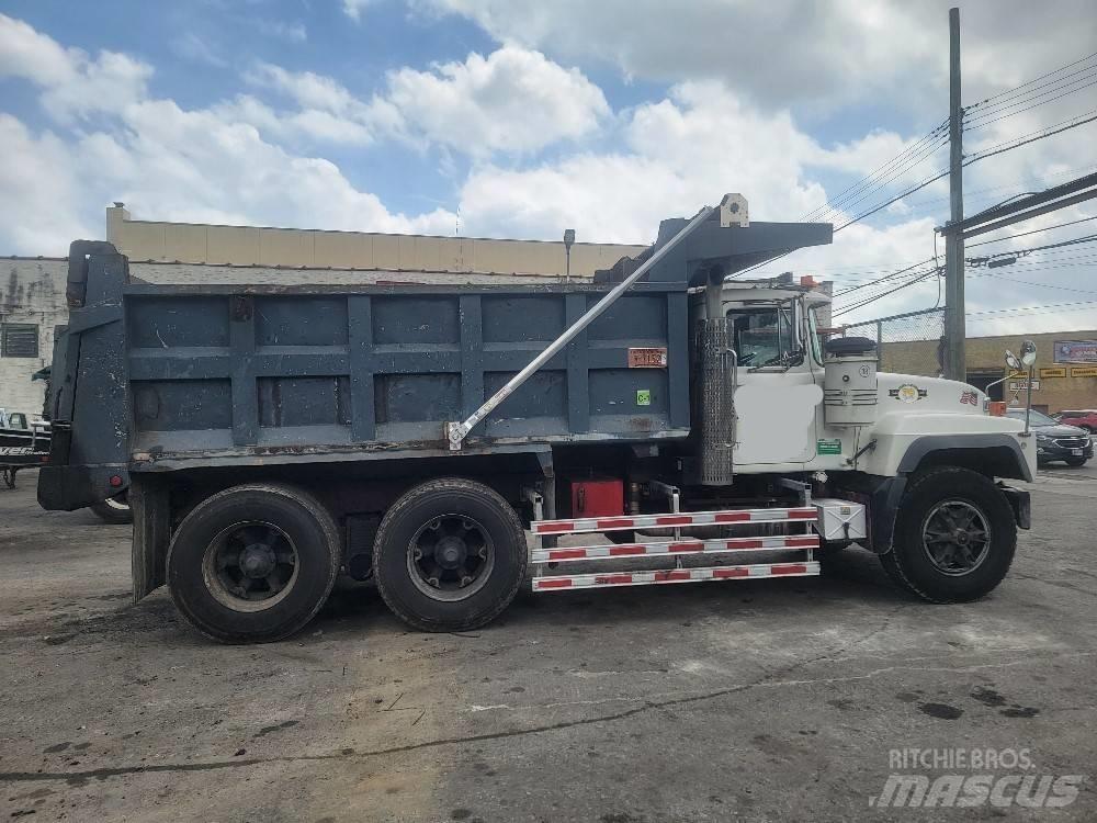 Mack RD 688 SX Dump Trucks