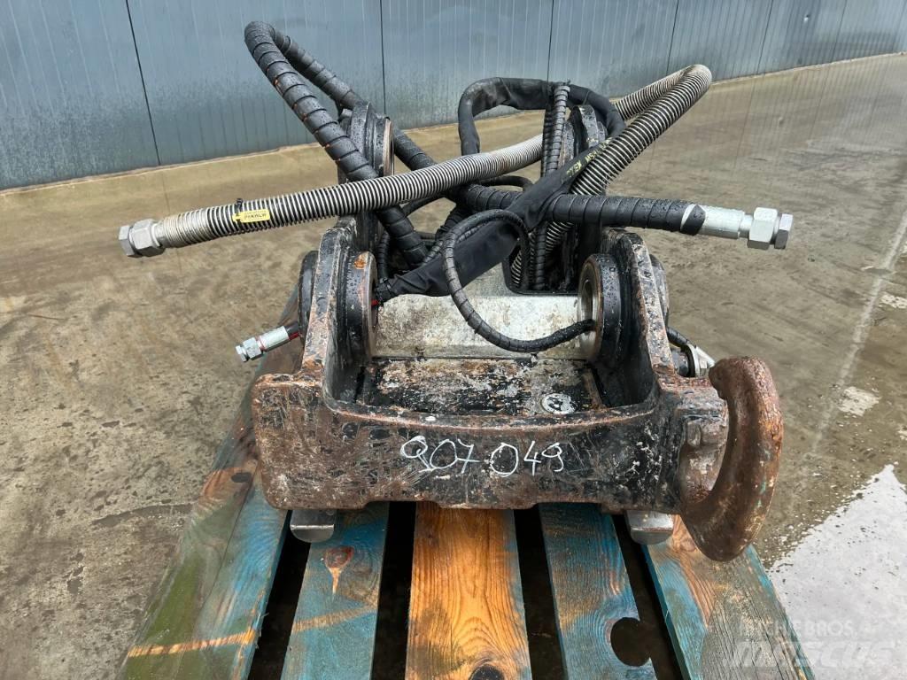 OilQuick OQ80 - M322D Quick Connectors