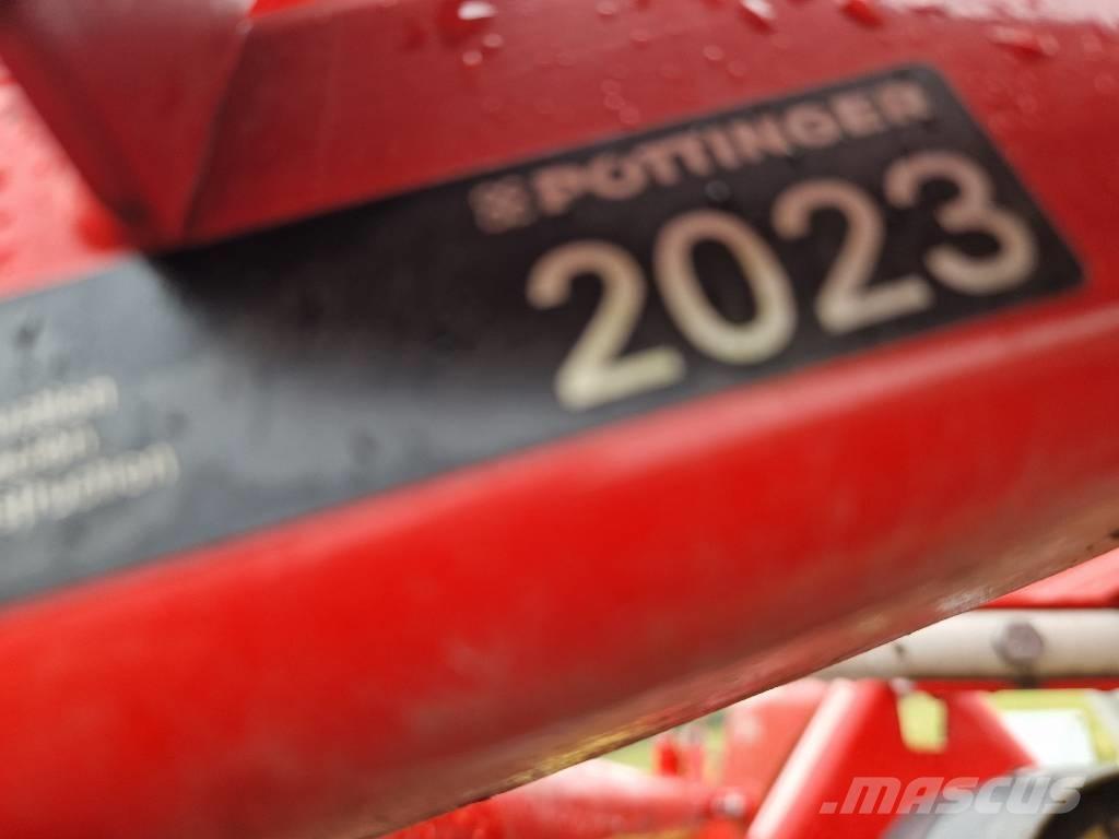 Pöttinger Top 462 Swathers \ Windrowers