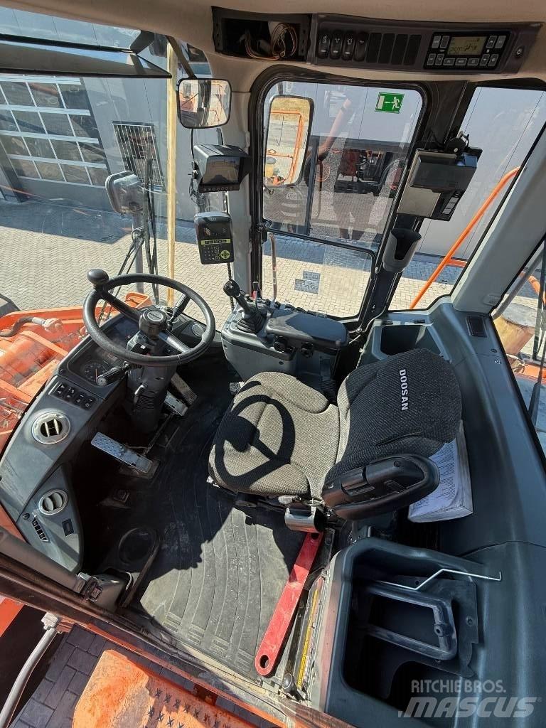 Doosan DL 300-3 Wheel Loaders