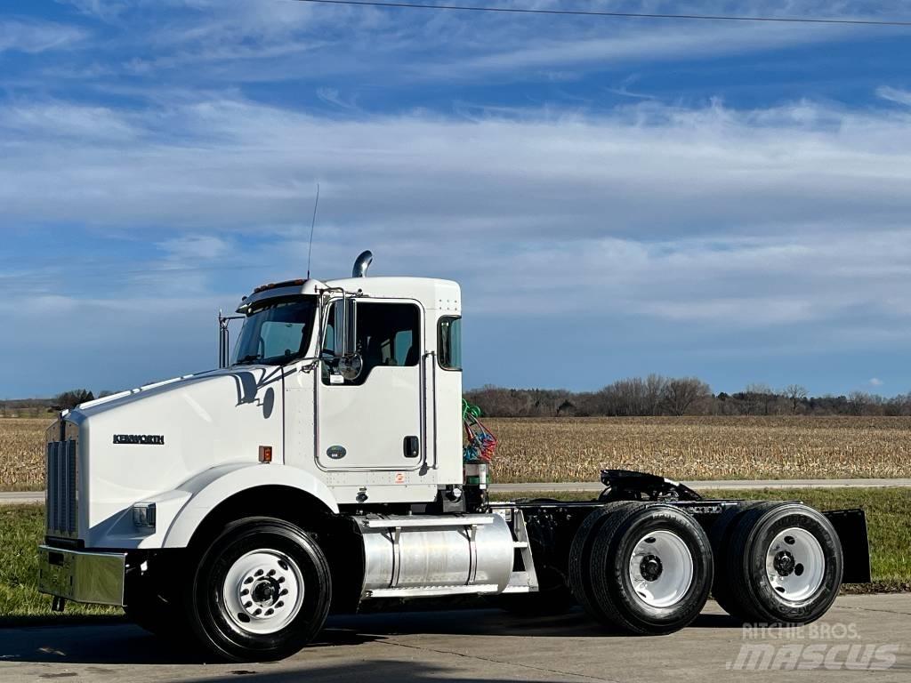 Kenworth T 800 Conventional Trucks / Tractor Trucks