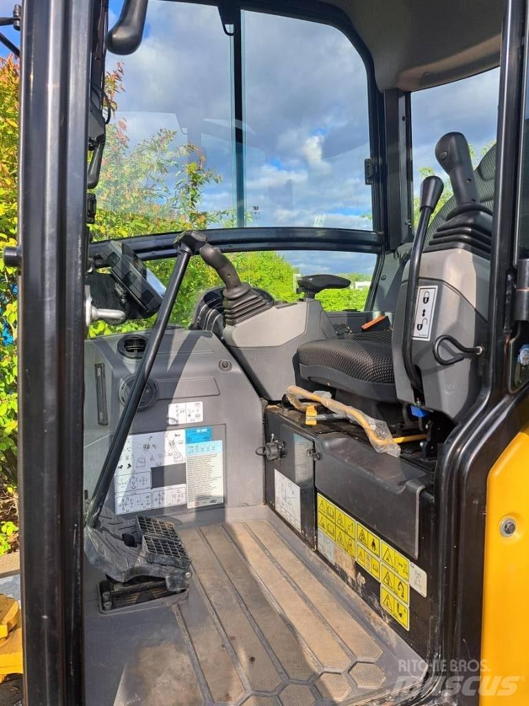 CAT 302cr Mini Excavators <7t (Mini Diggers)