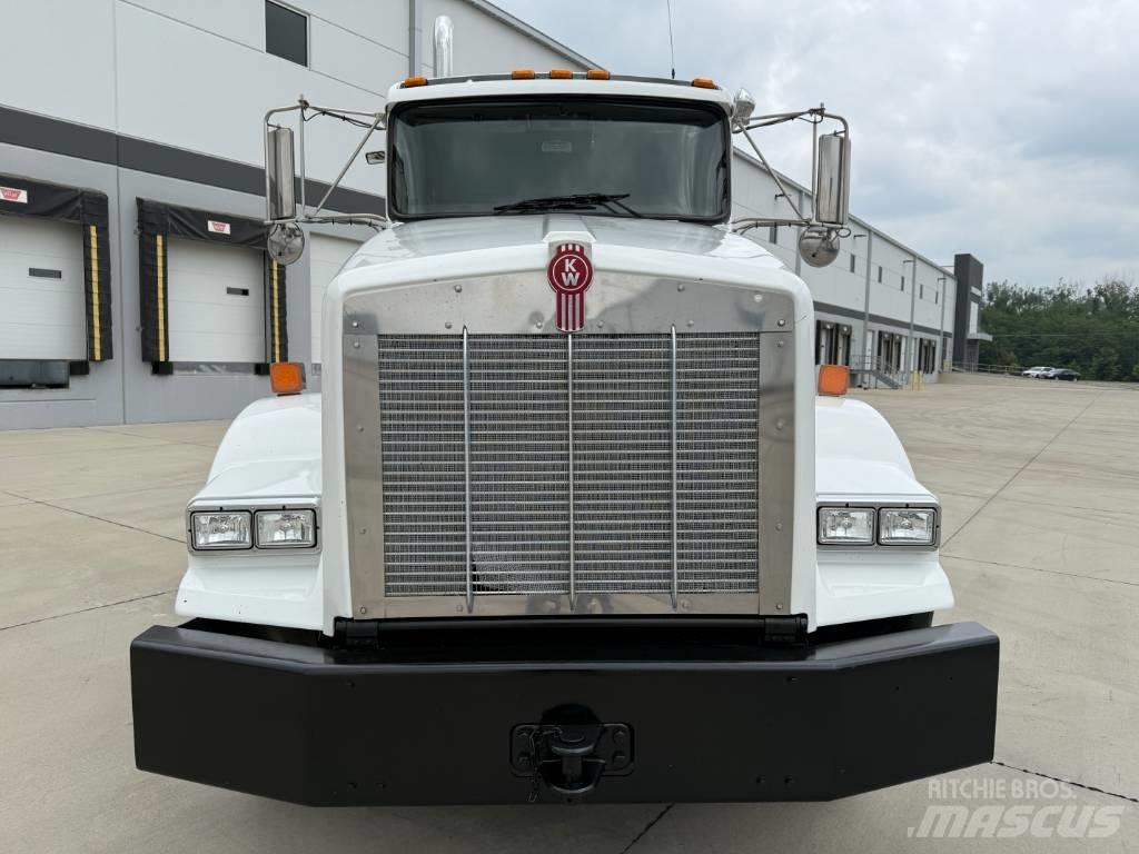 Kenworth T 800 Conventional Trucks / Tractor Trucks