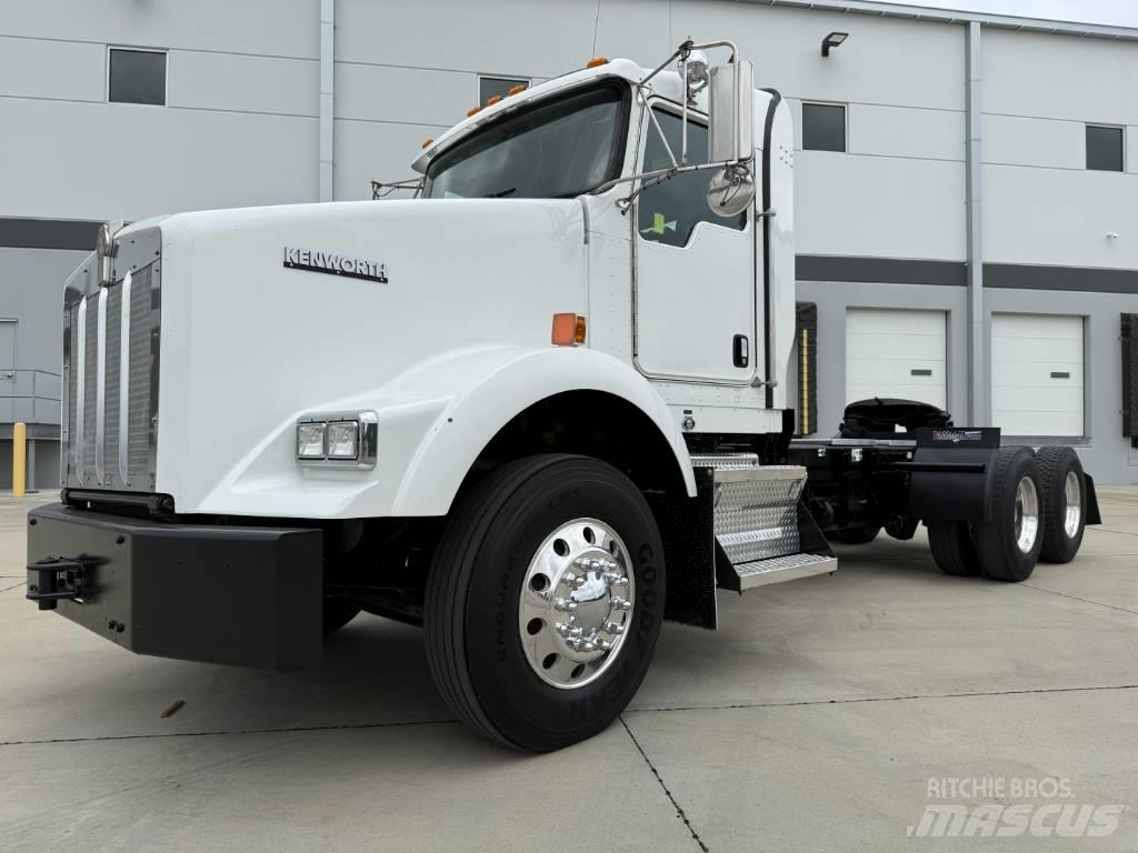 Kenworth T 800 Conventional Trucks / Tractor Trucks