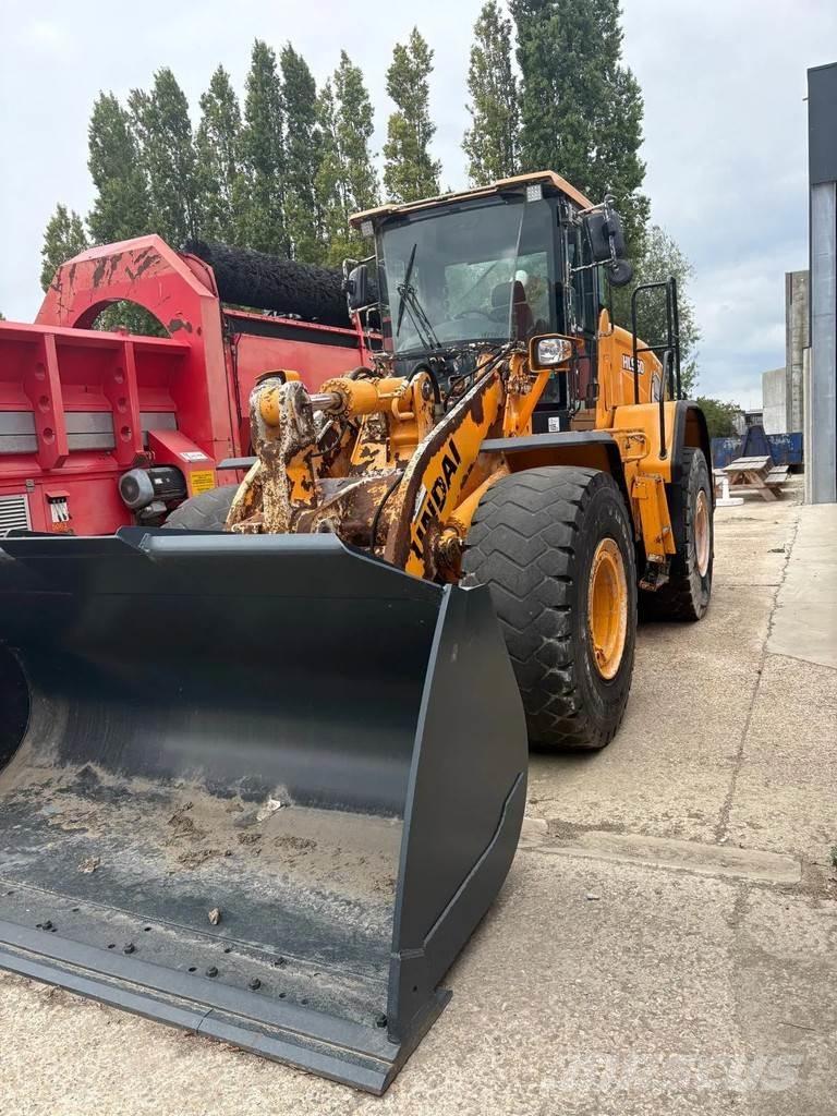 Hyundai HL960 Wheel Loaders
