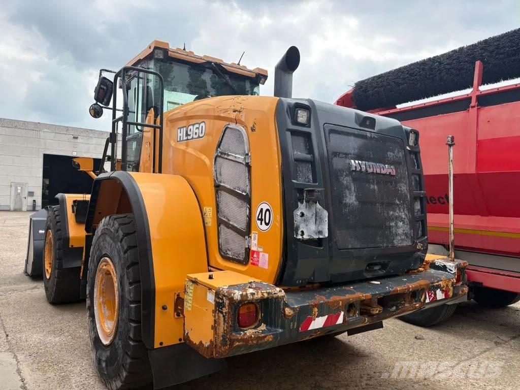 Hyundai HL960 Wheel Loaders
