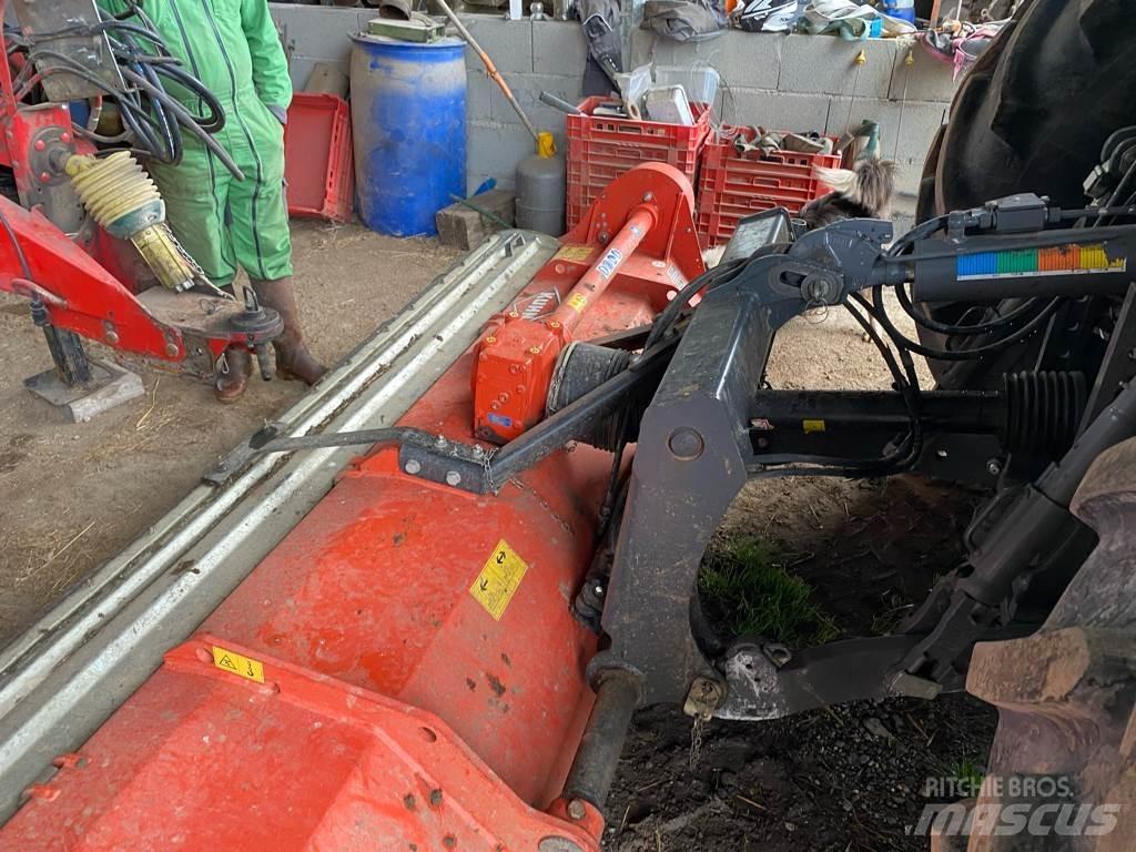 Kuhn BP 305 Crushers