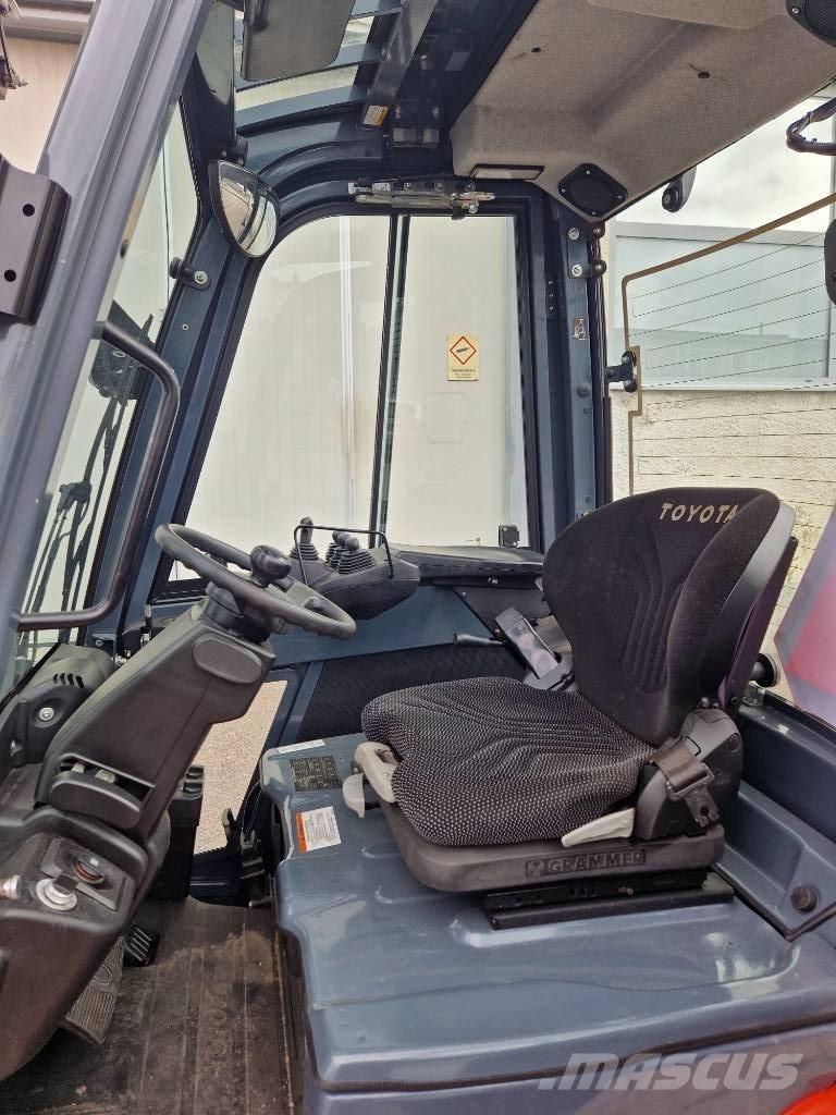Toyota 8 FBE 15T Electric Forklifts