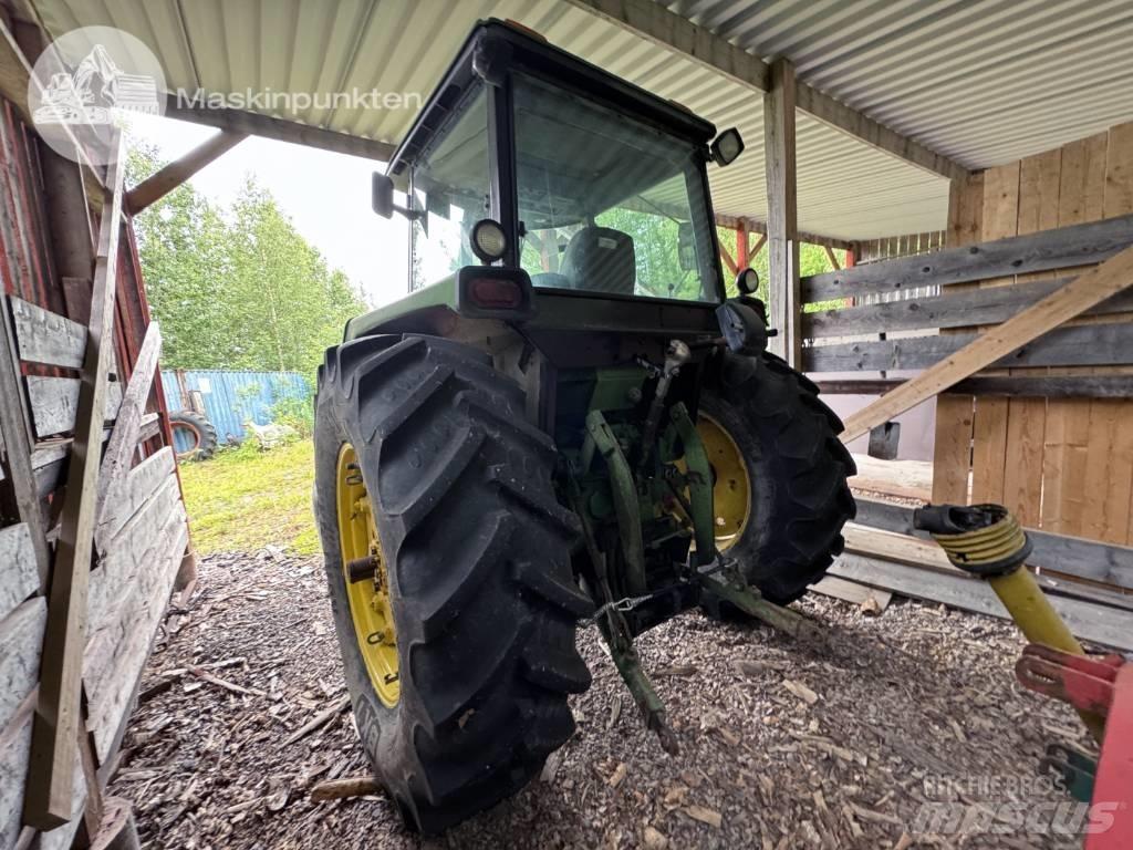 John Deere 4240 QR Tractors