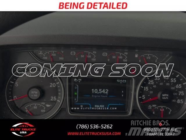 International LT Conventional Trucks / Tractor Trucks