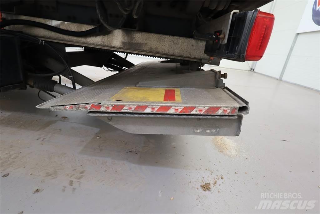 DAF CF370 Refrigerated Containers