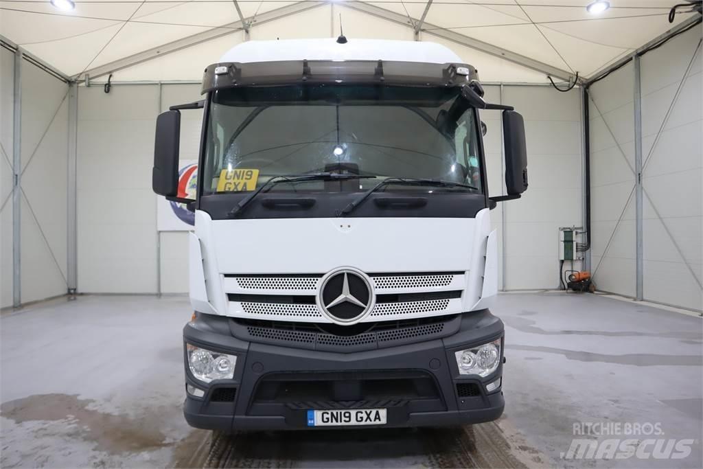 Mercedes-Benz Actros 1840 Conventional Trucks / Tractor Trucks
