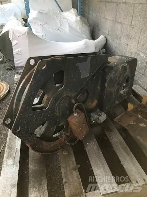 Grove  Booms and dippers