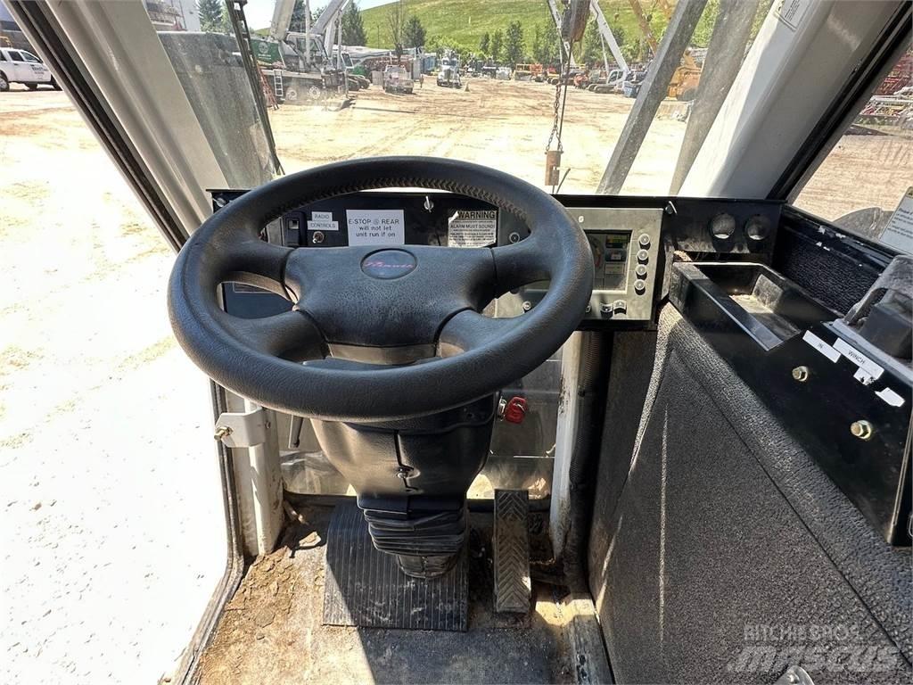 National 1100 Boom / Crane / Bucket Trucks
