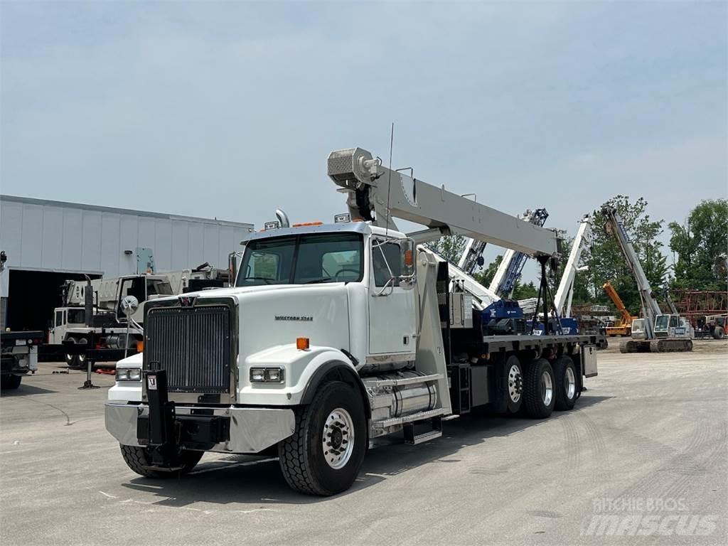 National 8100D Boom / Crane / Bucket Trucks