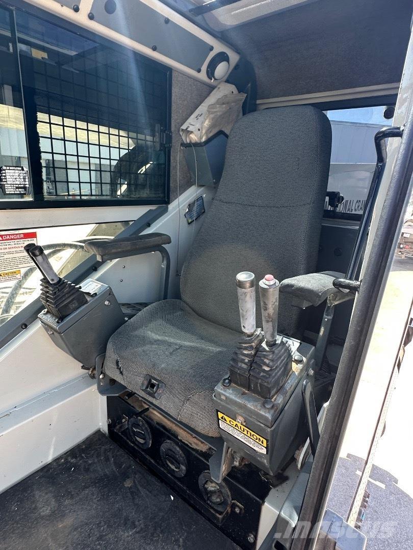 National NBT40 Boom / Crane / Bucket Trucks