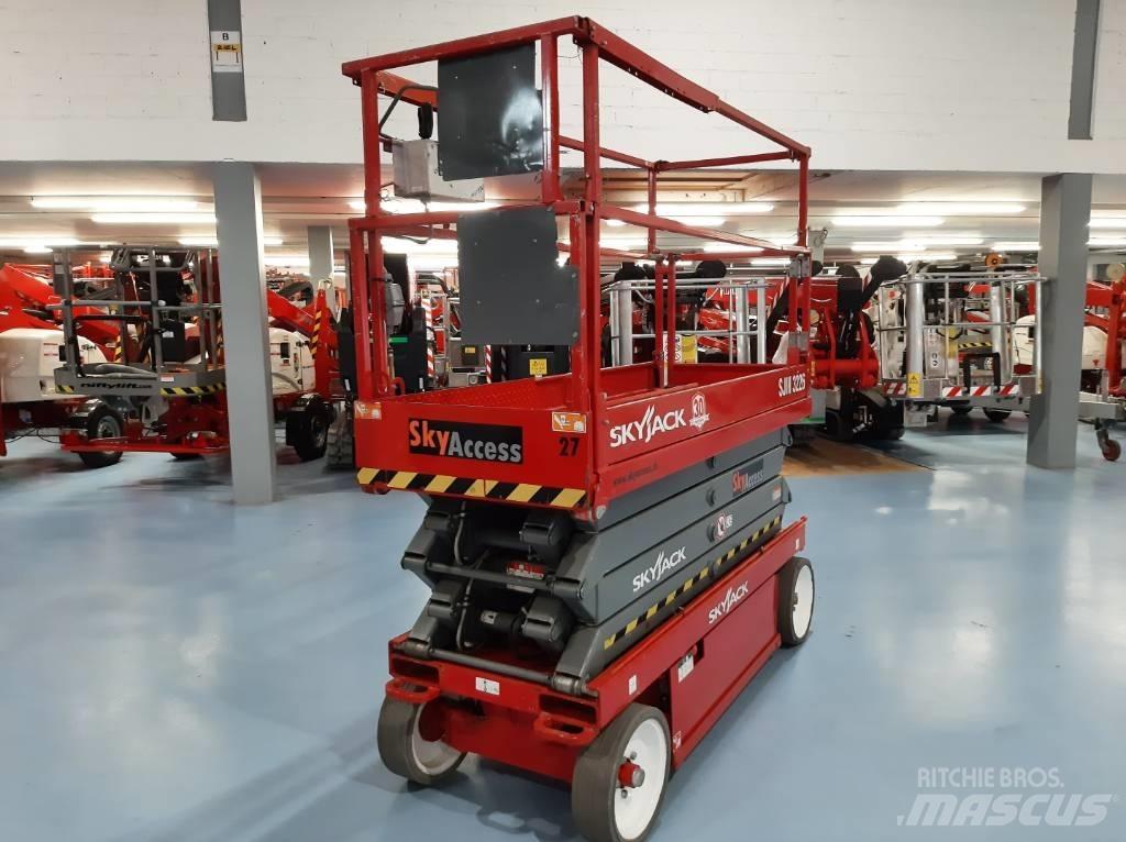 SkyJack SJIII 3226 Scissor Lifts