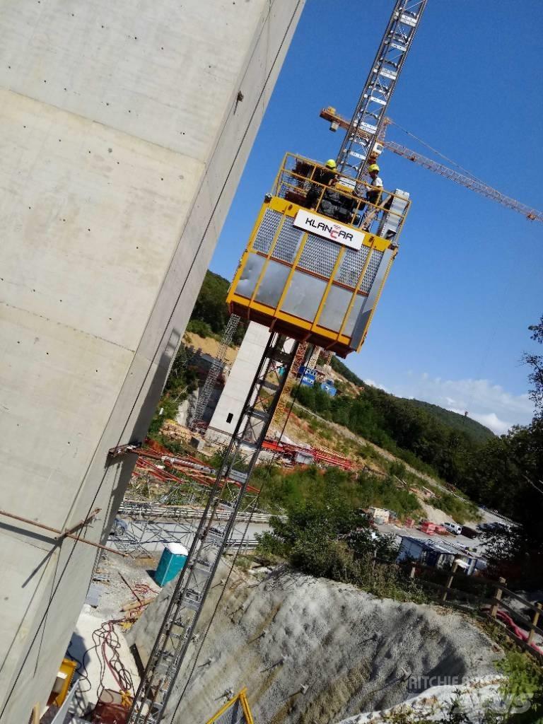  Xingdou SC200 Vertical mast lifts