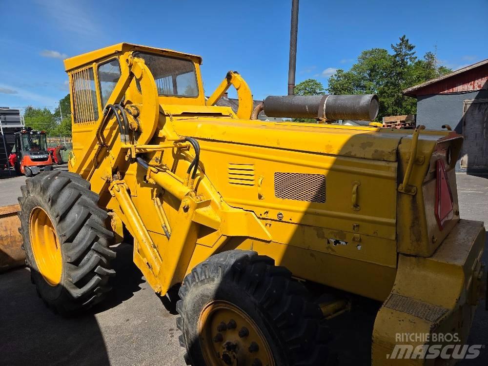 BM Volvo 621 Wheel Loaders