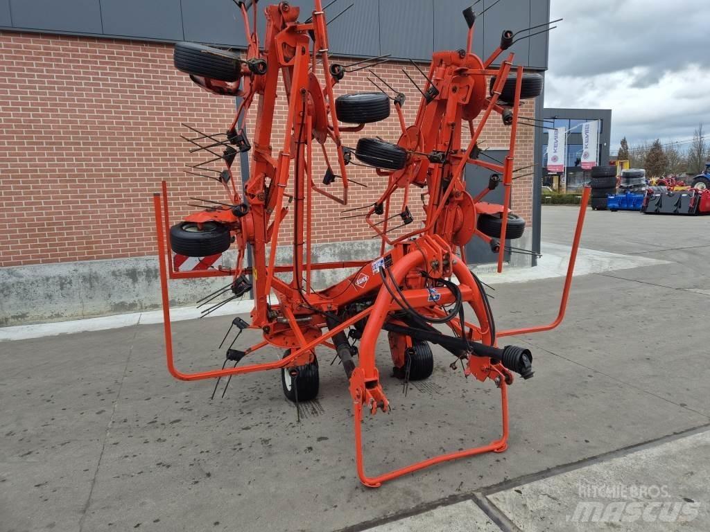 Kuhn 8702 Rakes and tedders