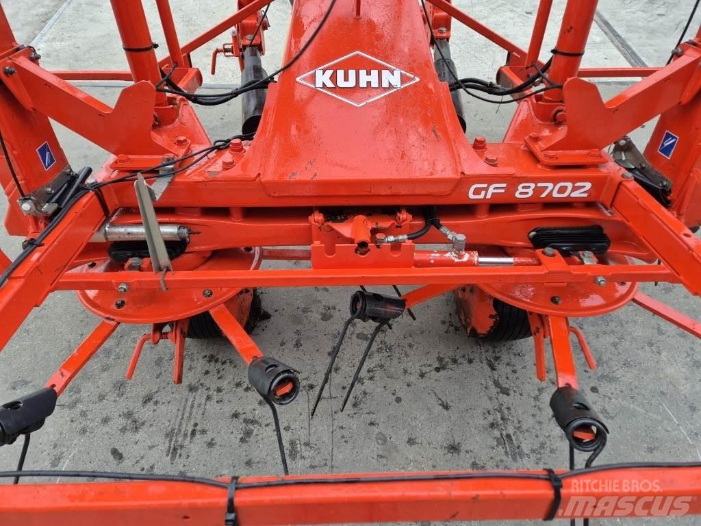 Kuhn 8702 Rakes and tedders