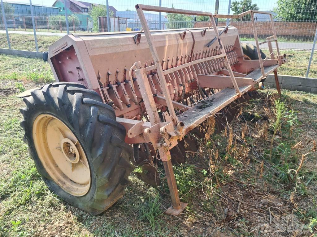 Kuhn 4M Drills