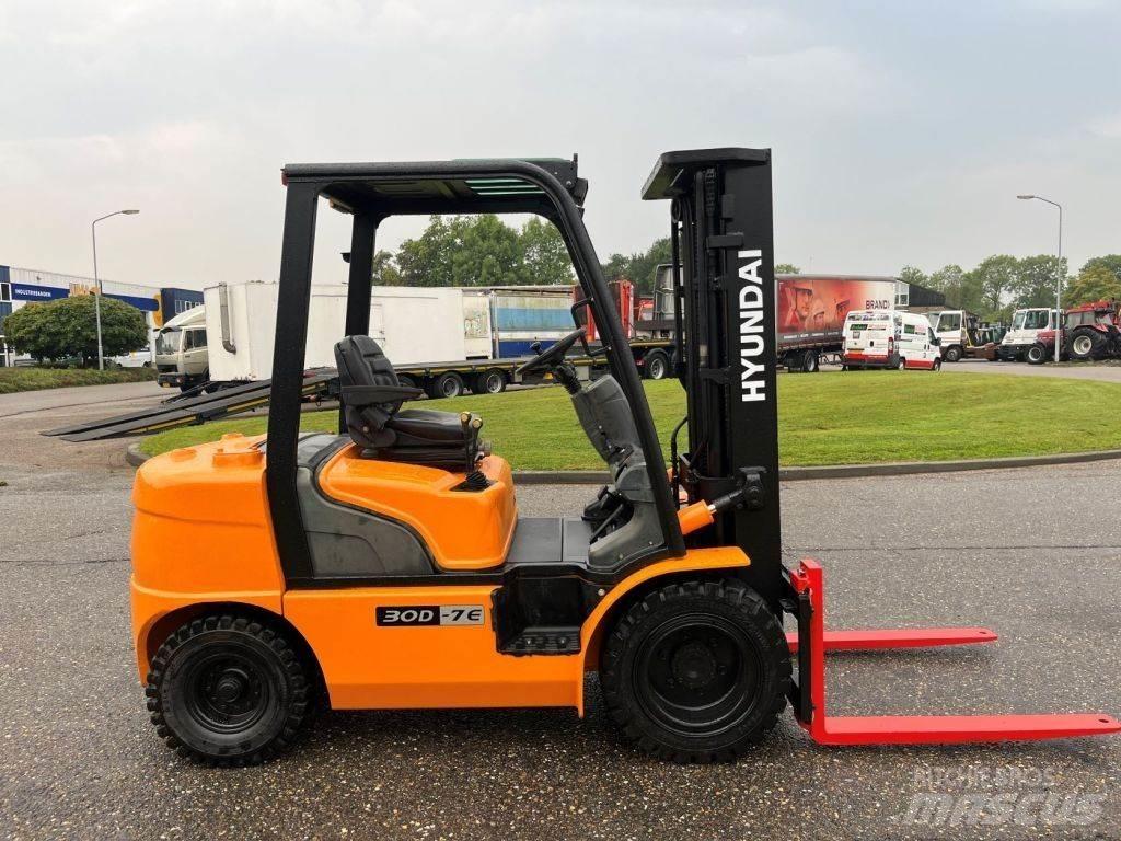 Hyundai 30D-7E Diesel Forklifts