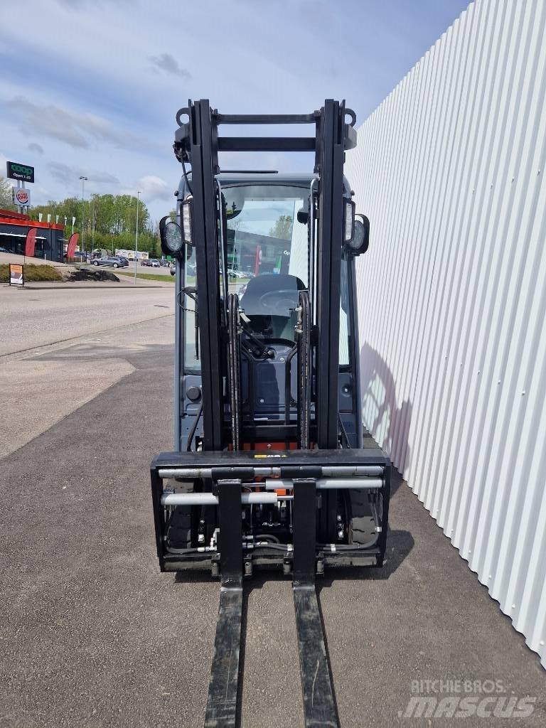 Toyota 8 FBE 16 T Electric Forklifts