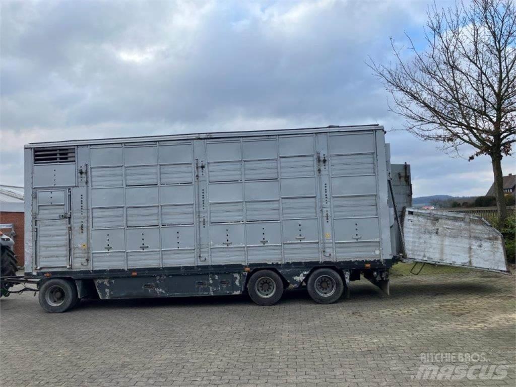 Pezzaioli 3-Stock Livestock Trailers