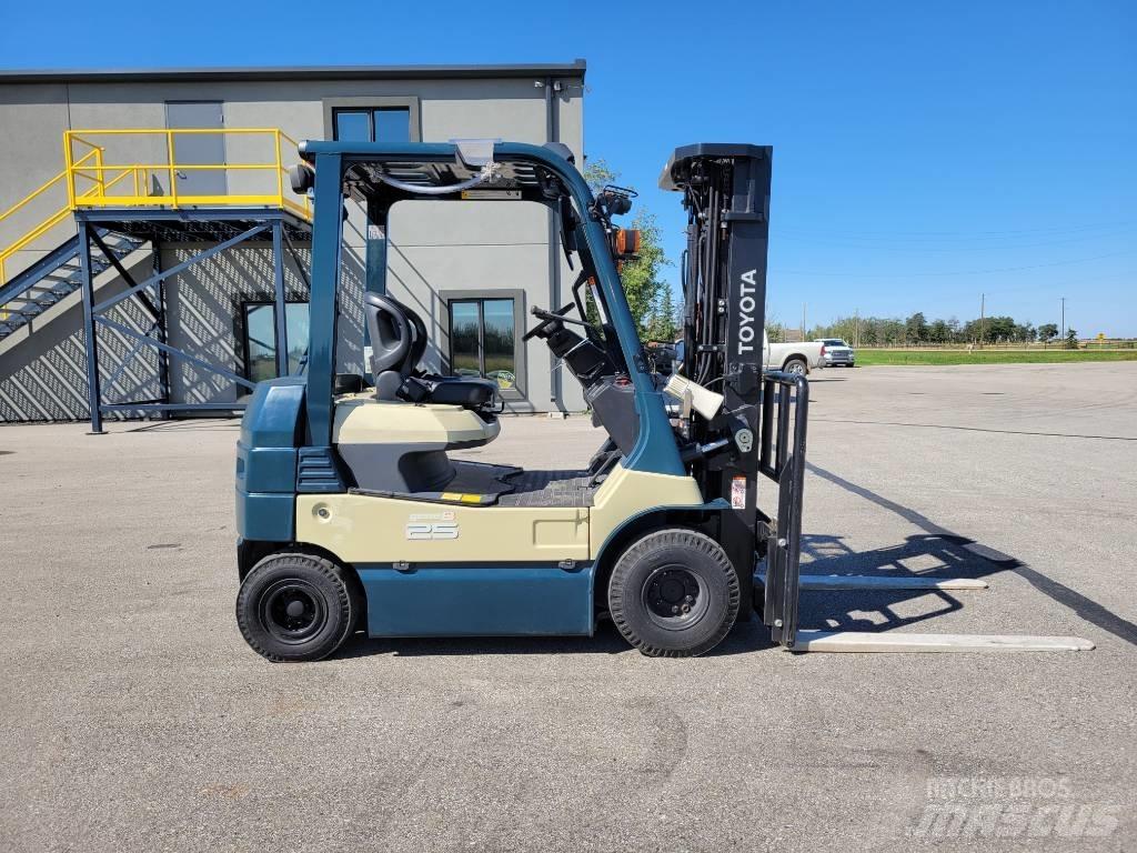 Toyota 8 FB 25 Electric Forklifts