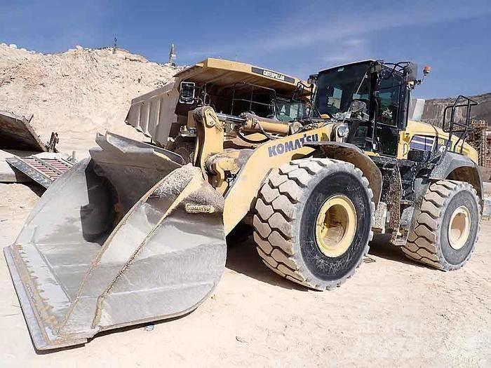 Komatsu WA475 Wheel Loaders