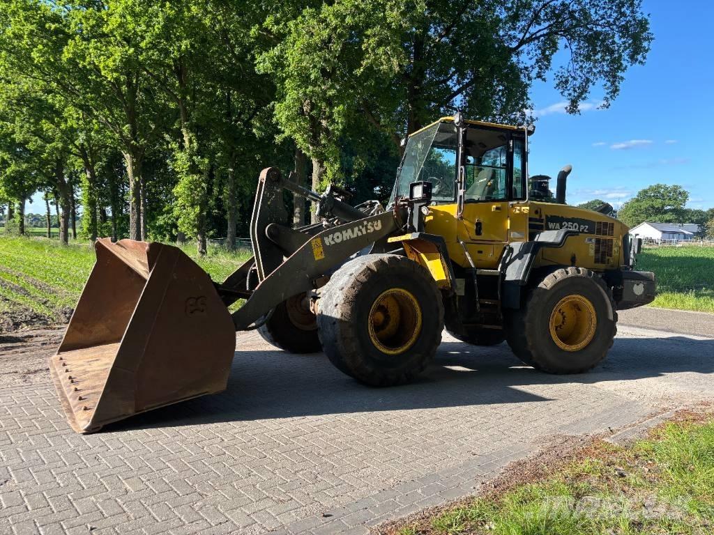 Komatsu WA250-6 Wheel Loaders